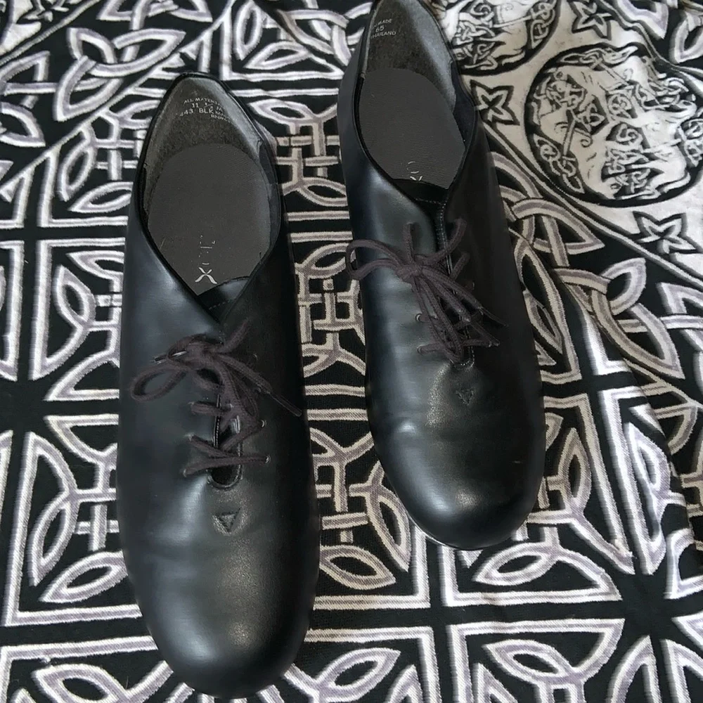 Capezio TIC TAP TOE size 11.5  M BLACK W/ TELETONE TAPS STYLE 443 like new!